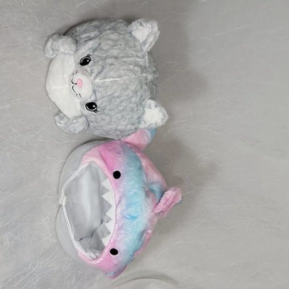 ❤️ 8" Squishable Gray Cat with Rainbow Shark - Picture 6 of 8